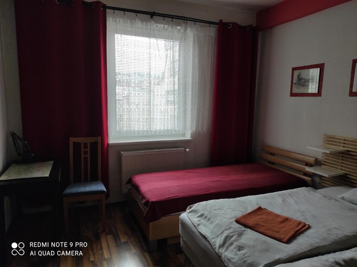 Red Apartment Bratislava Exteriör bild