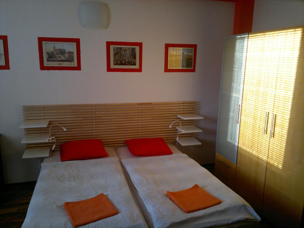 Red Apartment Bratislava Rum bild