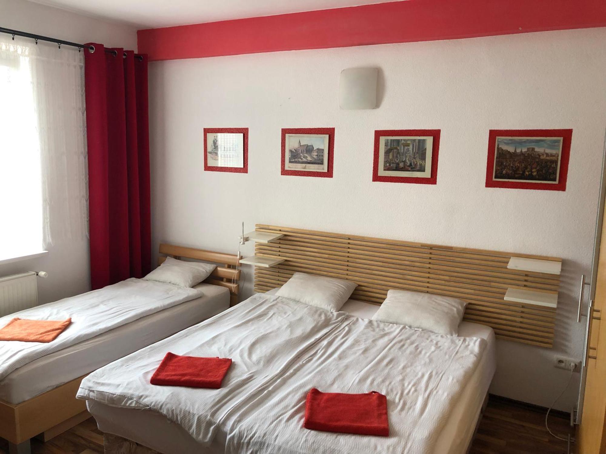Red Apartment Bratislava Exteriör bild
