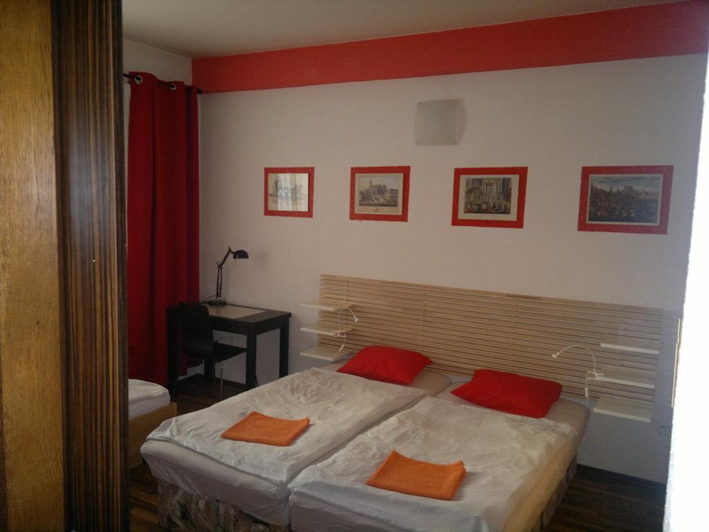 Red Apartment Bratislava Rum bild